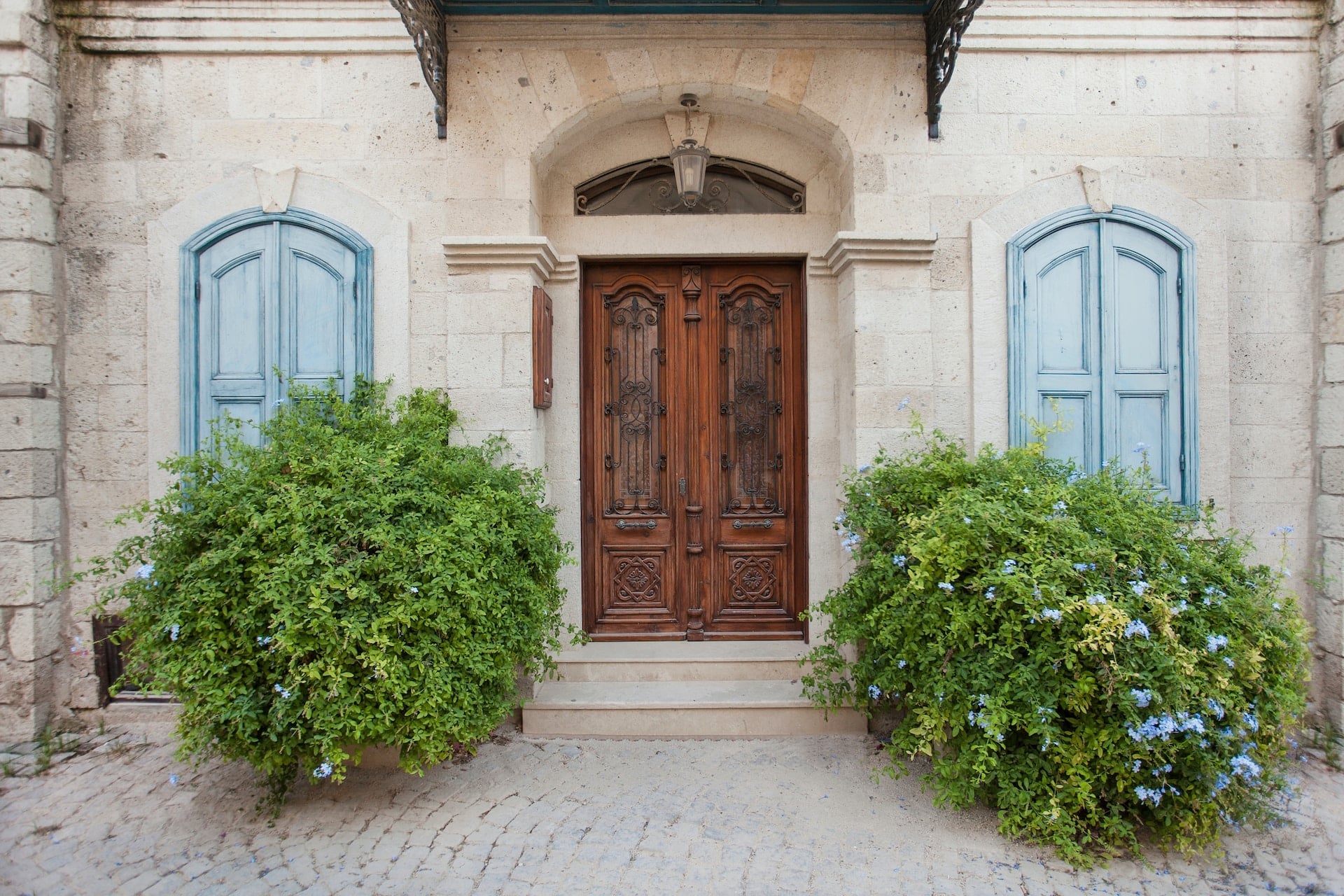 Comment bien isoler une ancienne porte d'entrée ? Tous nos conseils